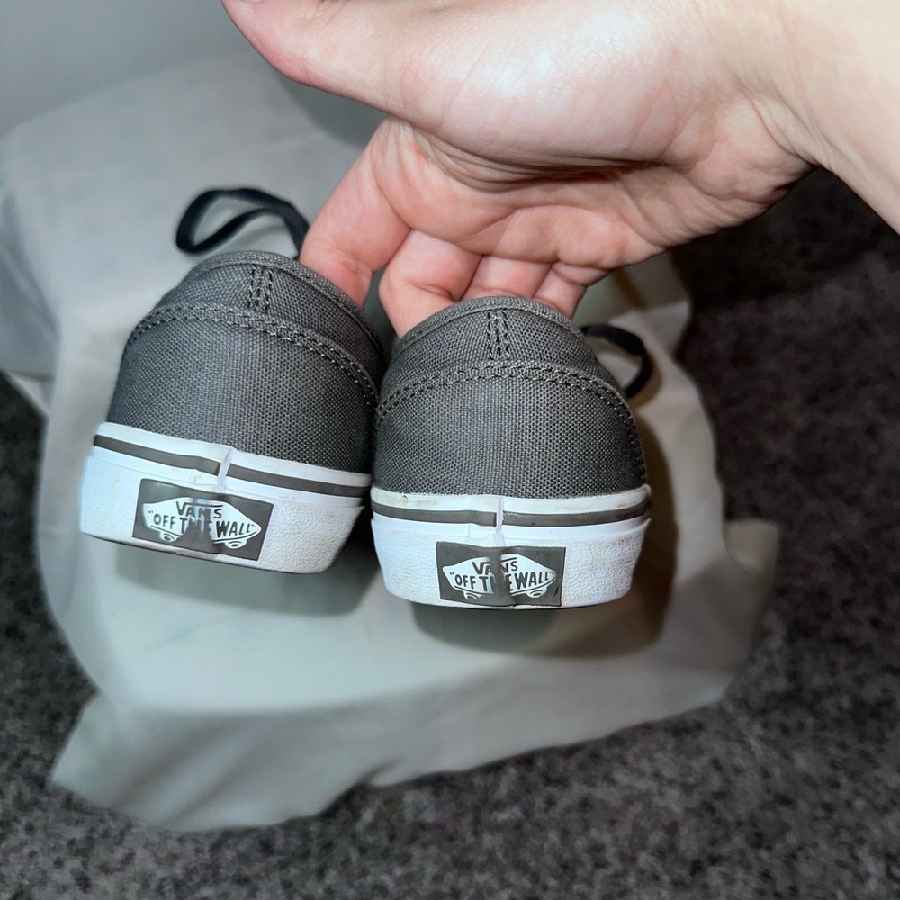 Vans Gray Canvas Low Top Sneakers Youth 6.5 Skate Shoes - Picture 3 of 7